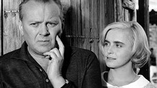 Karel Höger a Eva Límanová ve filmu Zlatá reneta (1965)