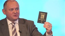 Haek ukázal v Rozstelu diplomatický pas
