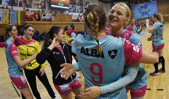 Házenkáky Metzingenu slaví výhru v Poháru EHF nad Mostem.