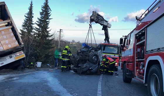 Nejtragitjí nehodou loského roku v Moravskoslezském kraji byla sráka ukrajinské dodávky s kamionem, pi které zemeli tyi lidé.