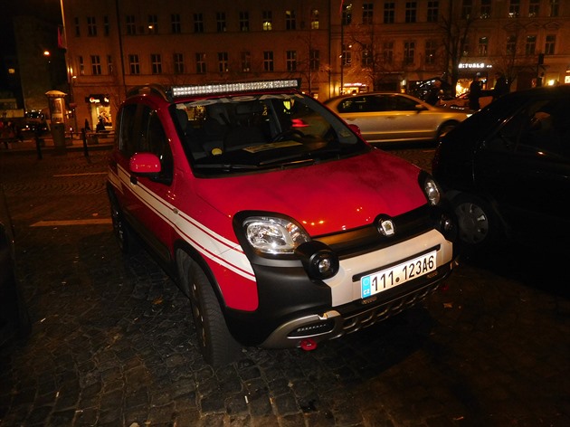 Tohle parádní auto patří hasičům.
