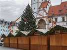 Zdobení vánočního stromu na Horním náměstí. Zdobení vánočního stromu na Horním náměstí.