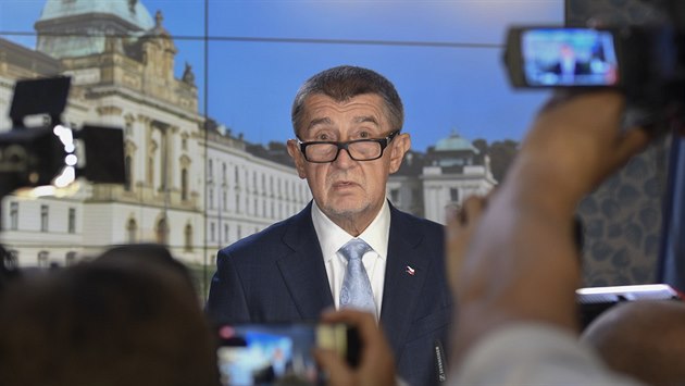 Premiér Andrej Babiš hovoří s novináři. (14.11.2018) Premiér Andrej Babiš hovoří s novináři. (14.11.2018)
