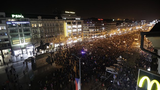 Demonstrace za demisi premiéra Andreje Babiše na Václavském náměstí v Praze.... Demonstrace za demisi premiéra Andreje Babiše na Václavském náměstí v Praze....