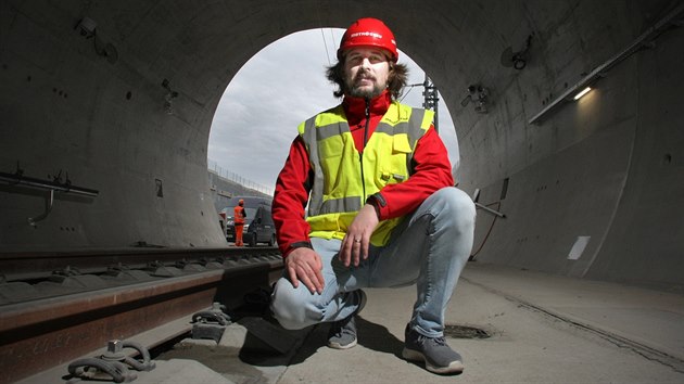 Šéfem ražby nejdelšího železničního tunelu v ČR z Kyšic do Plzně je Štefan Ivor. Šéfem ražby nejdelšího železničního tunelu v ČR z Kyšic do Plzně je Štefan Ivor.