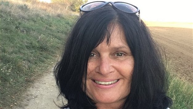 Eleni Zíková má tři děti a manžela. Pracuje jako dětská lékařka. Eleni Zíková má tři děti a manžela. Pracuje jako dětská lékařka.