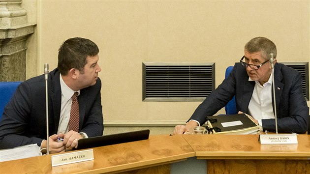 Premiér Andrej Babiš (ANO) a předseda koaliční ČSSD Jan Hamáček na ranním... Premiér Andrej Babiš (ANO) a předseda koaliční ČSSD Jan Hamáček na ranním...