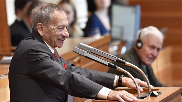 Jaroslav Kubera z ODS se stal novým předsedou Senátu na ustavující schůzi horní... Jaroslav Kubera z ODS se stal novým předsedou Senátu na ustavující schůzi horní...