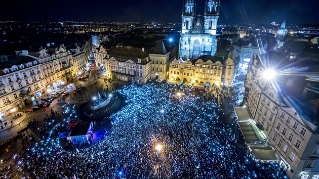 Demonstrace při oslavách výročí 17. listopadu za odstoupení premiéra Babiše Demonstrace při oslavách výročí 17. listopadu za odstoupení premiéra Babiše