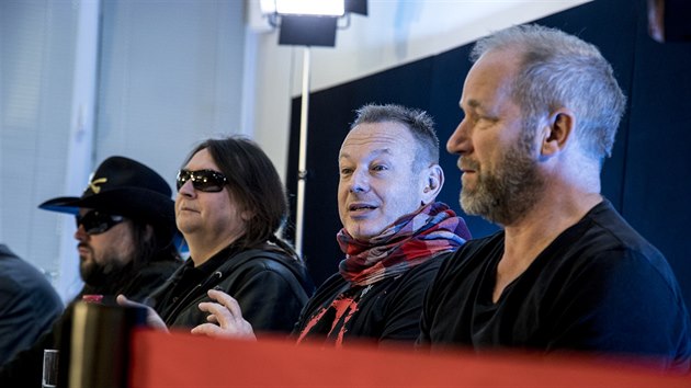 Členové kapely Lucie na tiskové konferenci k zahájení tour k nové desce... Členové kapely Lucie na tiskové konferenci k zahájení tour k nové desce...