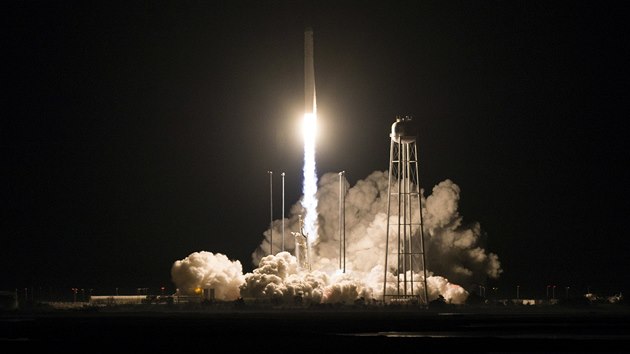 V sobotu 17. listopadu odletěla se zásobami k ISS soukromá nákladní loď Cygnus. V sobotu 17. listopadu odletěla se zásobami k ISS soukromá nákladní loď Cygnus.
