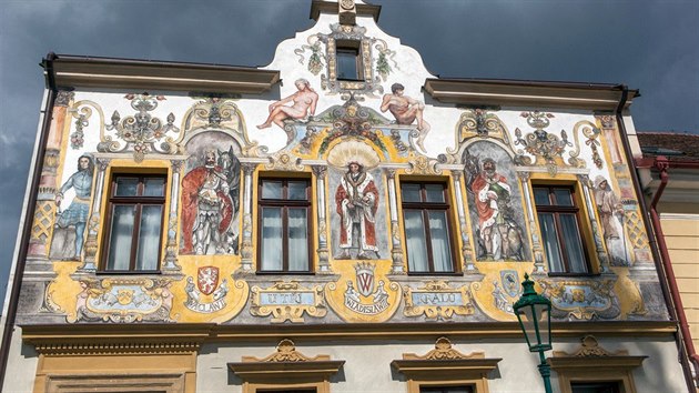 Průčelí domu U tří králů s číslem popisným 603 na Havlíčkově náměstí v Kutné... Průčelí domu U tří králů s číslem popisným 603 na Havlíčkově náměstí v Kutné...