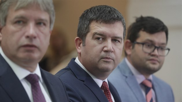 Předseda ČSSD Jan Hamáček, místopředseda Roman Onderka a předseda poslaneckého... Předseda ČSSD Jan Hamáček, místopředseda Roman Onderka a předseda poslaneckého...