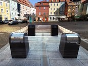 Na náměstí Krále Jiřího v Chebu se objevily nové podzemní kontejnery na odpad.... Na náměstí Krále Jiřího v Chebu se objevily nové podzemní kontejnery na odpad....