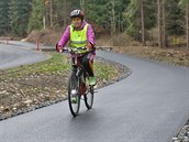 Oba asfaltové bezmála tři metry široké úseky nové cyklostezky měří 602 a 368... Oba asfaltové bezmála tři metry široké úseky nové cyklostezky měří 602 a 368...