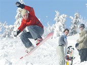Lyžaři i snowboardisté si letos na Pustevnách nezajezdí. Lyžaři i snowboardisté si letos na Pustevnách nezajezdí.