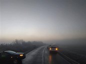 Nehodu deseti aut u obce Otvice na Chomutovsku způsobila první ledovka. Nehodu deseti aut u obce Otvice na Chomutovsku způsobila první ledovka.