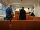 Obžalovaný stojí před soudem kvůli usmrcení novorozeněte. Obžalovaný stojí před soudem kvůli usmrcení novorozeněte.