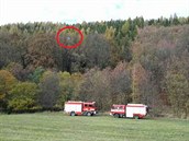 Paraglidistka uvázla u Lipníku nad Bečvou v korunách stromů ve zhruba... Paraglidistka uvázla u Lipníku nad Bečvou v korunách stromů ve zhruba...