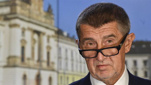 Premiér Andrej Babiš hovoří s novináři. (14.11.2018)