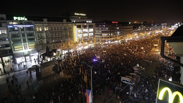 Demonstrace za demisi premiéra Andreje Babie na Václavském námstí v Praze....