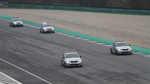 Zchrann sloky trnovaly ostrou jzdu na brnnskm autodromu.