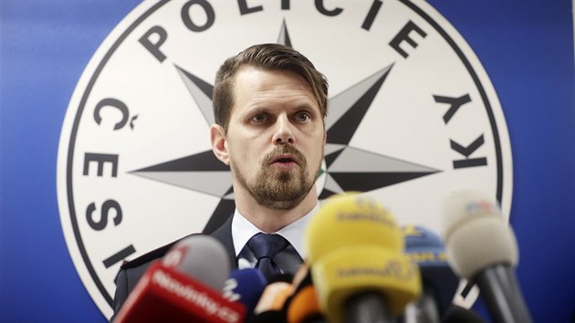 f praskch policist Jan Ptek hovo na tiskov konferenci Policie R k posunu v kauze ap hnzdo (16. listopadu 2018)