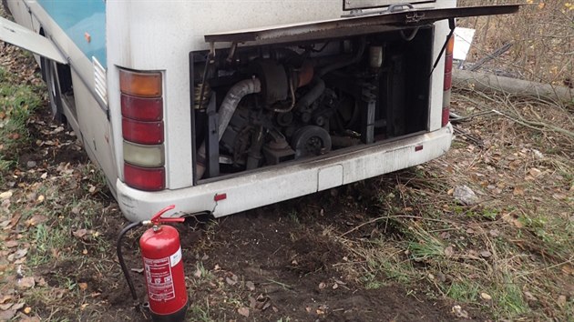 Nehoda autobusu mladch fotbalist u Vna na Pbramsku. (11. 11. 2018)