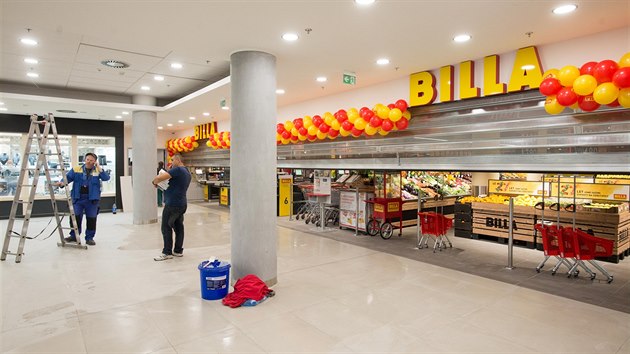 Do Obchodnho domu se po rekonstrukci budovy vrtil supermarket Billa (2018)