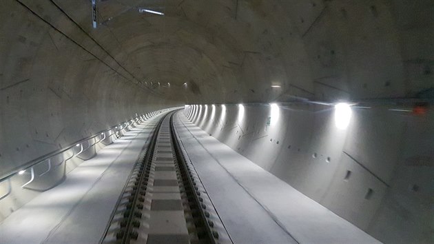 Jzda tunelem oima prvnho cestujcho. (16. 11. 2018)