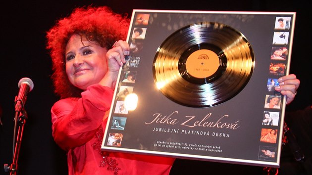 Jitka Zelenkov dostala k 50 letm na scn platinovou desku (14. listopadu 2018).