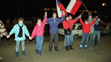 Sněhuláci v akci. Vedle odporných bund se doba vyznačovala i oblibou modrých... Sněhuláci v akci. Vedle odporných bund se doba vyznačovala i oblibou modrých...