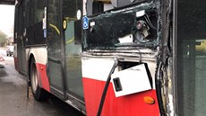 Nehoda autobusu MHD v ulici V Korytech (10. listopadu 2018) Nehoda autobusu MHD v ulici V Korytech (10. listopadu 2018)
