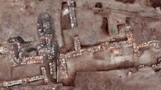 Řečtí archeologové objevili šperky, desítky mincí a zbytky domů v místech, v... Řečtí archeologové objevili šperky, desítky mincí a zbytky domů v místech, v...