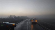 Nehodu deseti aut u obce Otvice na Chomutovsku způsobila první ledovka. Nehodu deseti aut u obce Otvice na Chomutovsku způsobila první ledovka.