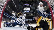 David Pastrňák na návštěvě u Maple Leafs. Toronto zničil třemi góly a asistencí. David Pastrňák na návštěvě u Maple Leafs. Toronto zničil třemi góly a asistencí.