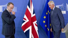 Ministr pro brexit Dominic Raab (vlevo) a éfvyjednáva EU pro brexit Michel...