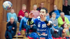 Luděk Piwko řídí ze střední spojky hru Litovle a s 53 góly je nejlepším... Luděk Piwko řídí ze střední spojky hru Litovle a s 53 góly je nejlepším...