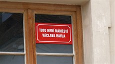 Cedule už z litomyšlského informačního centra zmizela. Cedule už z litomyšlského informačního centra zmizela.