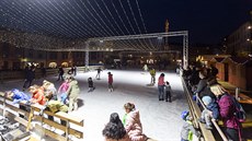 Na olomouckém Dolním náměstí už lze opět bruslit na tradiční oblíbené ledové... Na olomouckém Dolním náměstí už lze opět bruslit na tradiční oblíbené ledové...