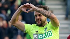 Lukáš Budínský z Karviné se raduje z proměněné penalty proti Spartě. Lukáš Budínský z Karviné se raduje z proměněné penalty proti Spartě.