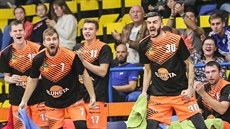 Ústečtí basketbalisté se radují během duelu s Olomouckem. Ústečtí basketbalisté se radují během duelu s Olomouckem.