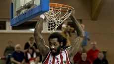 Pardubický křídelník Dwayne Benjamin zasmečoval proti Opavě. Pardubický křídelník Dwayne Benjamin zasmečoval proti Opavě.