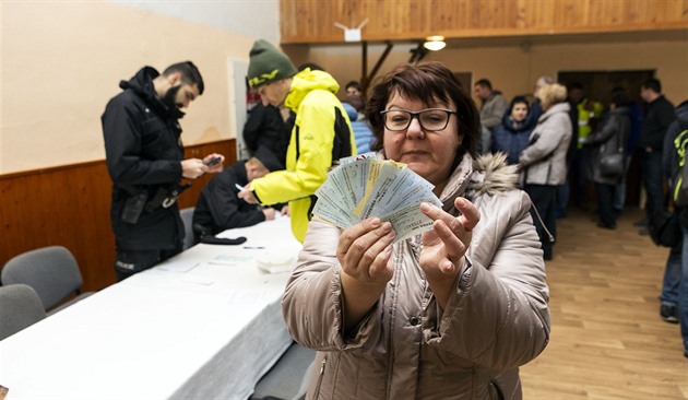 Lidé z Bystrovan na Olomoucku si od místního hospodského koupili lístky na...