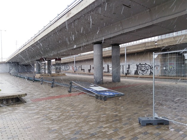 Aktuální stav u stanice metra Vltavská (20.11.2018).
