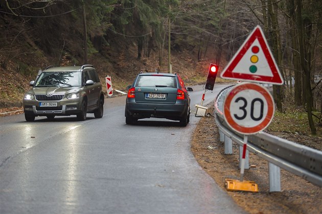 Oprava cesty z Chvalcova na Tesak.