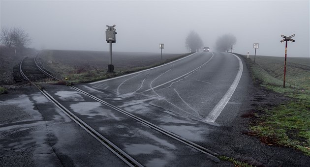 elezniní pejezd mezi Markovicemi a Bylany