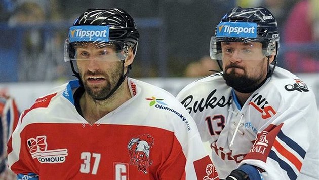 Kapitán Olomouce Martin Vyrůbalík (vlevo) v době pandemie končit nechce. Kapitán Olomouce Martin Vyrůbalík (vlevo) v době pandemie končit nechce.