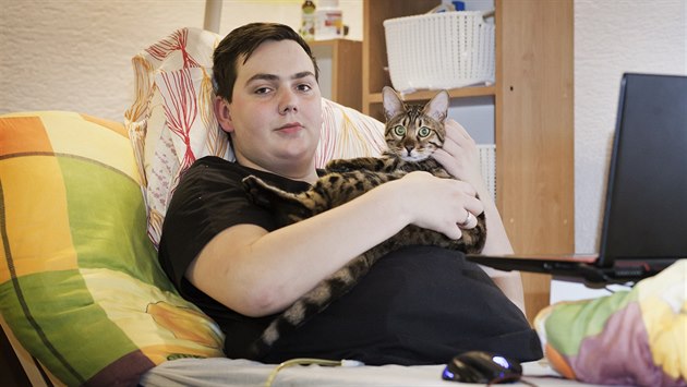 Daniel přišel nejprve o jednu nohu, pak o část druhé a nakonec mu lékaři museli... Daniel přišel nejprve o jednu nohu, pak o část druhé a nakonec mu lékaři museli...