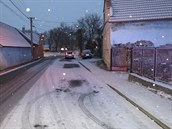 Řidič srazil ženu na chodníku, ta v nemocnici zemřela. Řidič srazil ženu na chodníku, ta v nemocnici zemřela.